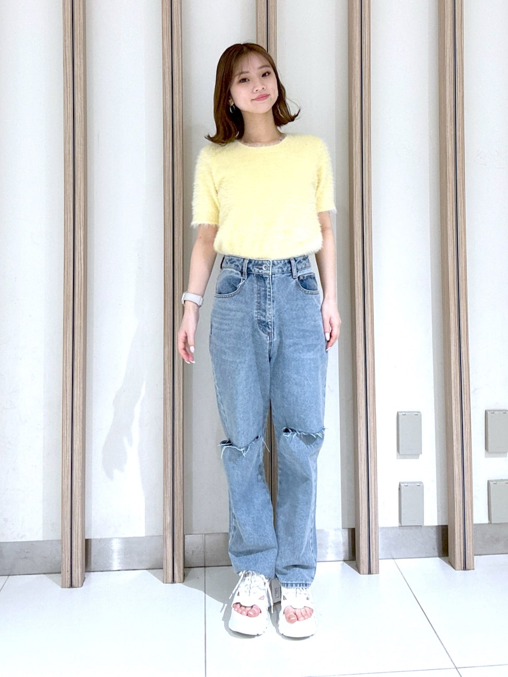 「お出かけコーデ、大人カジュアル、デニム、パステルカラー、休日スタイル」｜「FREE'S MARTの◆シャギー半袖ニット（ニット/セーター、イエロー系）」を使った、rionさん（レディース・152cm）の春コーディネートの1枚目の写真