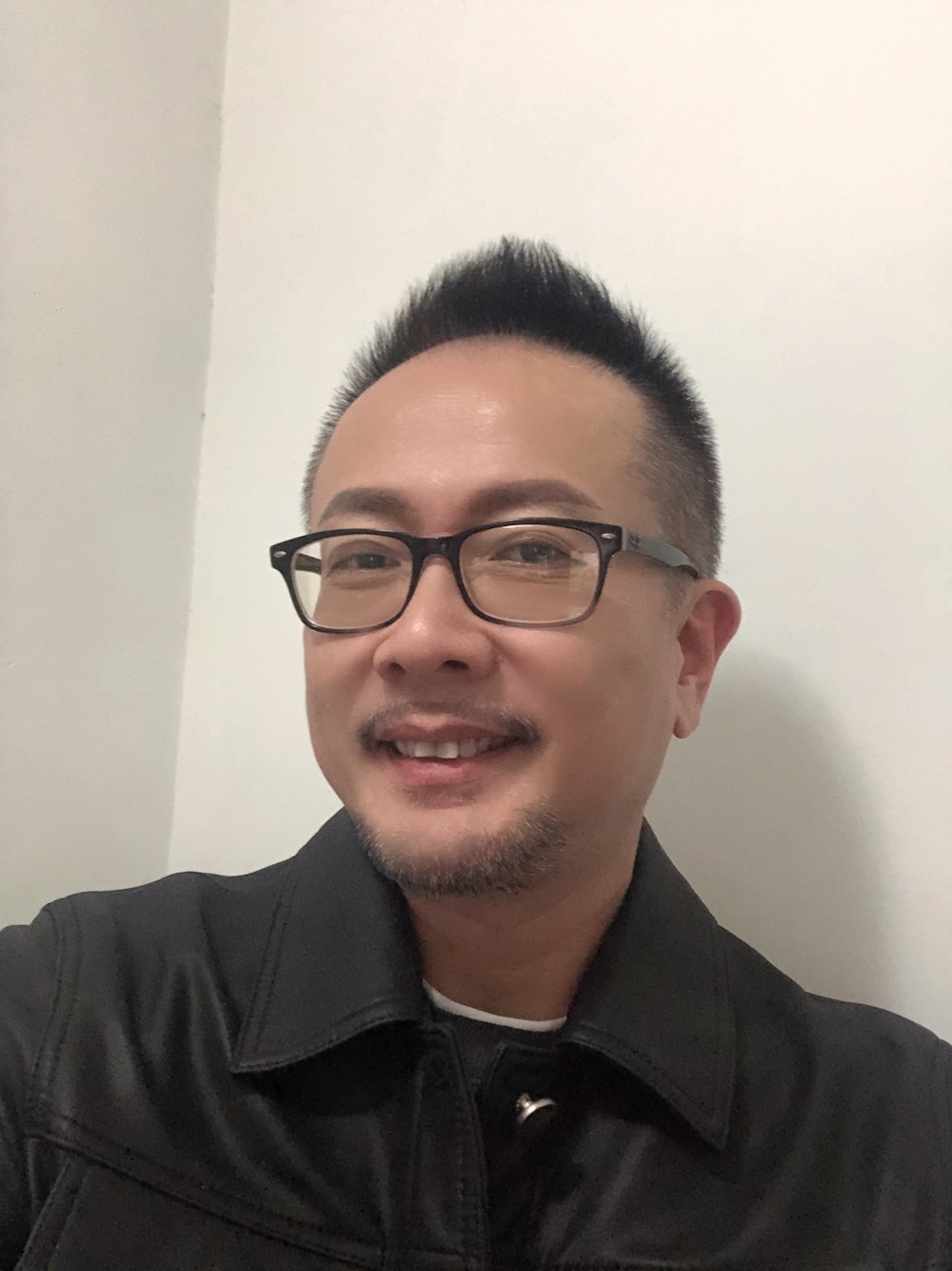 LOUIS VUITTONのムートンコートを使った人気ファッション