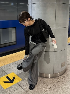 「アイテム（スラックス）」を使った、𝗬𝘂𝗻𝗮さん（レディース・158cm）の秋コーディネート