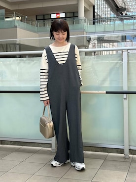 「アイテム（サロペット/オーバーオール、グレー系）」を使った、かみやまさん（レディース・160cm）の秋コーディネート
