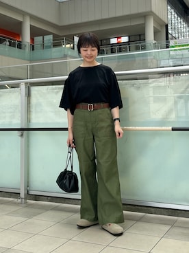 「URBAN RESEARCH DOORS（アーバンリサーチドアーズ）のシルケットクロップドプルオーバー（Tシャツ/カットソー、ブラック系）」を使った、かみやまさん（レディース・160cm）の夏コーディネート