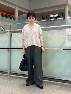 「URBAN RESEARCH DOORS（アーバンリサーチドアーズ）のウォッシャブルブライトカーディガン｜春服/春ニット/洗濯可/オフィスカジュアル/通勤（カーディガン/ボレロ、ベージュ系）」を使った、かみやまさん（レディース・160cm）の春コーディネート