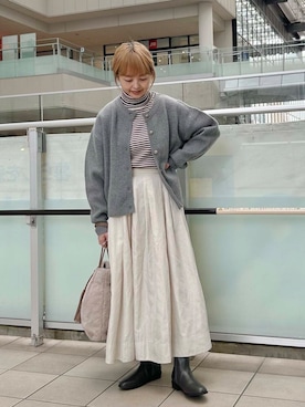 「RODE SKO（ロデスコ）のタッセル付フラッフィトートバッグ（トートバッグ）」を使った、かみやまさん（レディース・160cm）の冬コーディネート