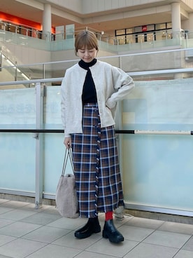 「RODE SKO（ロデスコ）のタッセル付フラッフィトートバッグ（トートバッグ）」を使った、かみやまさん（レディース・160cm）の冬コーディネート