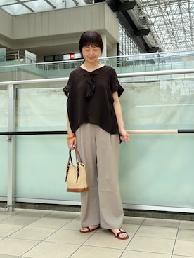 「URBAN RESEARCH DOORS（アーバンリサーチドアーズ）の『3サイズ展開』『UR TECH』完声/涼フロントタックEZパンツ｜接触冷感/UVカット/イージーケア/速乾/オフィスカジュアル（その他パンツ、ベージュ系）」を使った、かみやまさん（レディース・160cm）の夏コーディネート