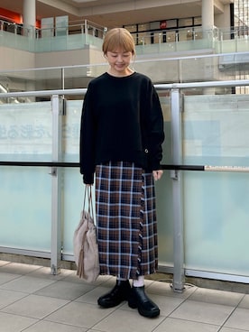 「RODE SKO（ロデスコ）のタッセル付フラッフィトートバッグ（トートバッグ）」を使った、かみやまさん（レディース・160cm）の秋コーディネート