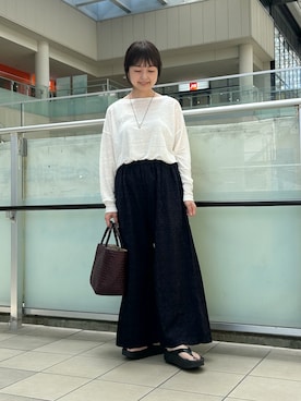 「かぐれ（カグレ）のコットンクロス刺しゅうワイドパンツ（その他パンツ、ブルー系）」を使った、かみやまさん（レディース・160cm）の夏コーディネート