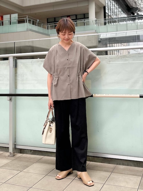 新品タグ付◉ KHAKI DOORS Vネックウエストギャザーブラウス URBAN RESEARCH DOORS - 新品タグ付◉ KHAKI DOORS Vネック