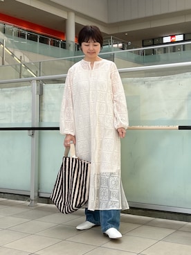 「URBAN RESEARCH DOORS（アーバンリサーチドアーズ）のレースワンピース（ワンピース、ベージュ系）」を使った、かみやまさん（レディース・160cm）の春コーディネート