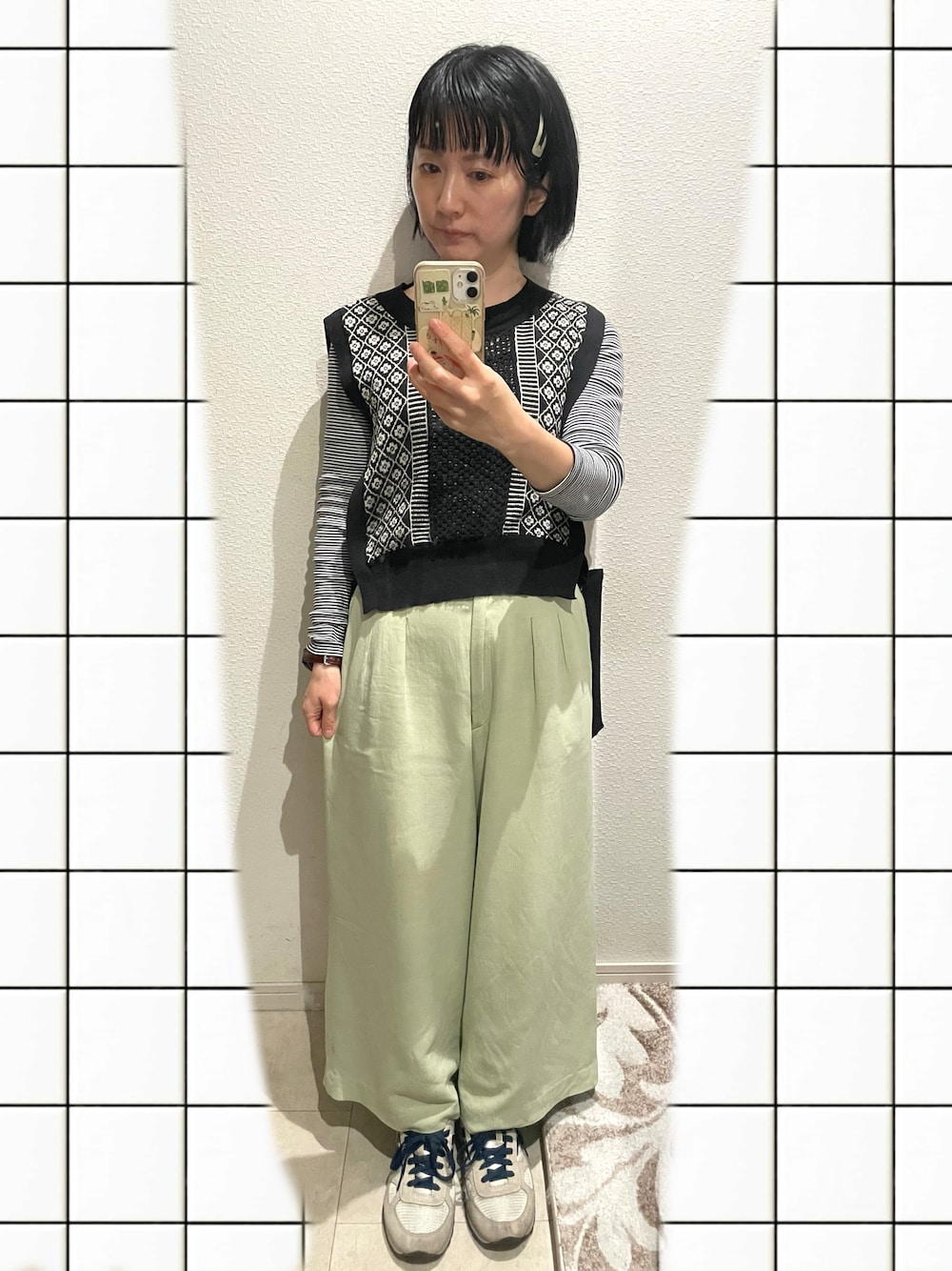「オトナカジュアル、かぎあみニット、かぎあみベスト、スニーカー、パステルカラー、ペールトーン、古着MIX」｜「KINJIのアイテム（その他パンツ、グリーン系）」を使った、おっくん🍅さん（レディース・146cm）の夏コーディネートの1枚目の写真