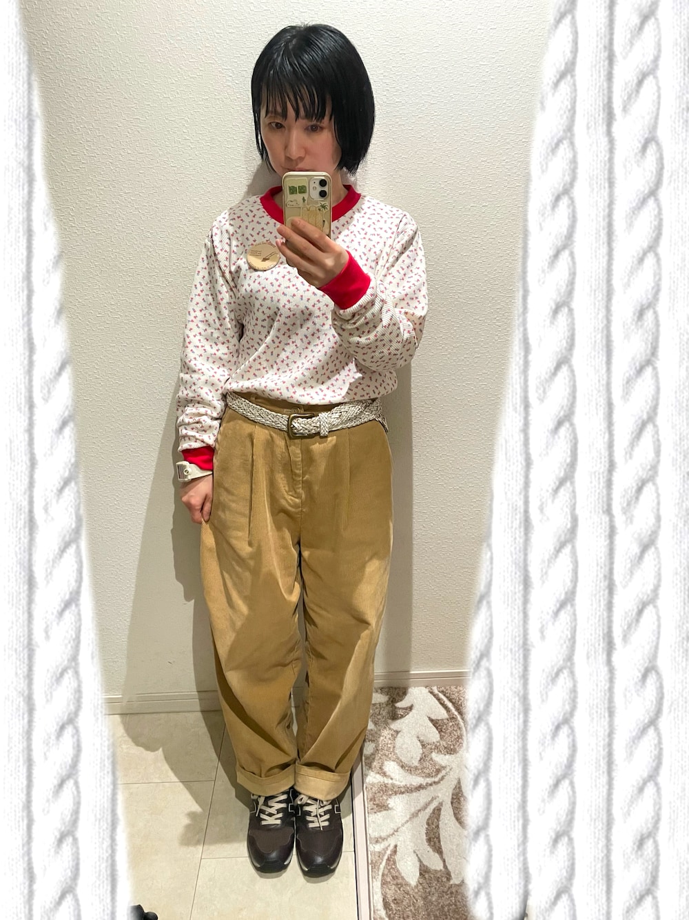 「春服、春コーデ、花柄、サーマル、コーデュロイ、スニーカー、赤」｜「スタジオクリップのアイテム（その他パンツ、ベージュ系）」を使った、おっくん🍅さん（レディース・146cm）の春コーディネートの1枚目の写真