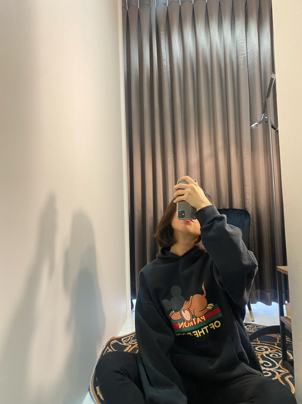 「ゆるコーデ、着回しコーデ、おしゃれさんと繋がりたい、冬のコーデ、アパレルスタッフ、パーカー、ユニクロ」｜「patron of the poolのアイテム（パーカー、ブラック系）」を使った、SAKI.Mさん（レディース・172cm）の冬コーディネートの1枚目の写真