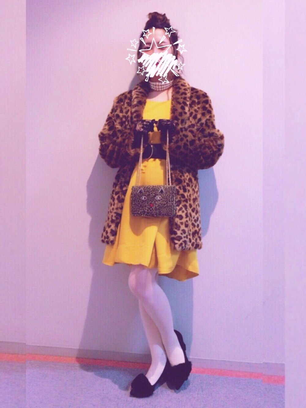 「ワンピース、黄色、白タイツ、キレイめ、お気に入り、卒業式、ヒョウ柄コート、ララランド、ベルイエロー、美女と野獣キャンペーン」｜「Casseliniのマイメッセージポシェット（ショルダーバッグ、その他）」を使った、keiko*ﾟさん（レディース・162cm）の春コーディネートの1枚目の写真