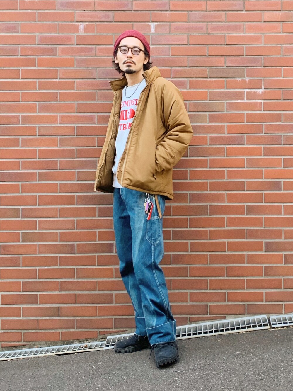 「プリマロフト、ミリタリー、ベージュ、スウェット、リバースウィーブ、デニム、ワイトパンツ、ブーツ、ブラック、ゴアテックス、ニット帽、サングラス、古着、古着MIX、vintage」｜「WILD THINGSのアイテム（ミリタリージャケット、ベージュ系）」を使った、YUTA KABURAGI さん（メンズ・175cm）の冬コーディネートの1枚目の写真