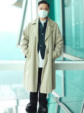 「COMOLI（コモリ）のアイテム（トレンチコート）」を使った、SyueChenさん（メンズ・167cm）の冬コーディネート