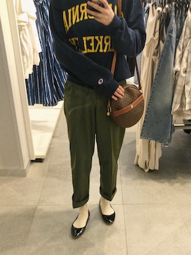 「CELINE」｜「アイテム（スウェット）」を使った、riitaさん（レディース・160cm）の秋コーディネート