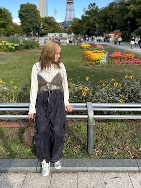 「アイテム（スラックス）」を使った、minakoさん（レディース・160cm）の秋コーディネート