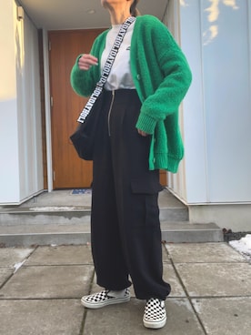「ニットカーディガン」｜「アイテム（スリッポン）」を使った、minakoさん（レディース・160cm）の冬コーディネート