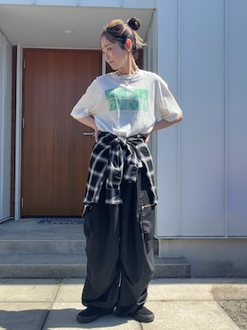 「JEANASIS（ジーナシス）のPlayfulカラーグラフィックプリントTEE/1043150（Tシャツ/カットソー、ホワイト系）」を使った、minakoさん（レディース・160cm）の秋コーディネート