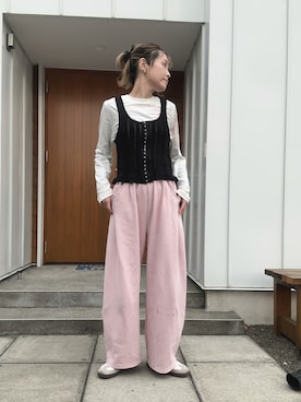 「JEANASIS（ジーナシス）のグラフィティプリントロンTEE/658022（Tシャツ/カットソー、ホワイト系）」を使った、minakoさん（レディース・160cm）の春コーディネート