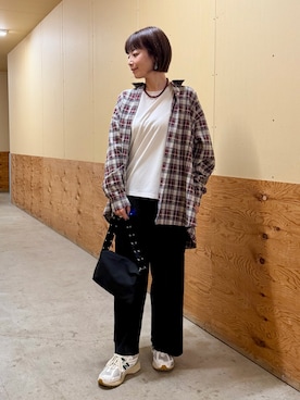 「ITEMS URBANRESEARCH（アイテムズ アーバンリサーチ）の起毛チェックオーバーシャツ（シャツ/ブラウス、レッド系）」を使った、えみさん（レディース・163cm）の秋コーディネート