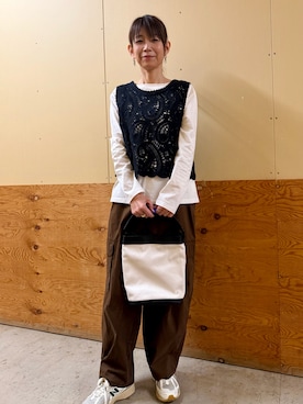 「ITEMS URBANRESEARCH（アイテムズ アーバンリサーチ）のカギバリニット×ロングTシャツ（Tシャツ/カットソー、ブラック系）」を使った、emi0617さん（レディース・163cm）の春コーディネート