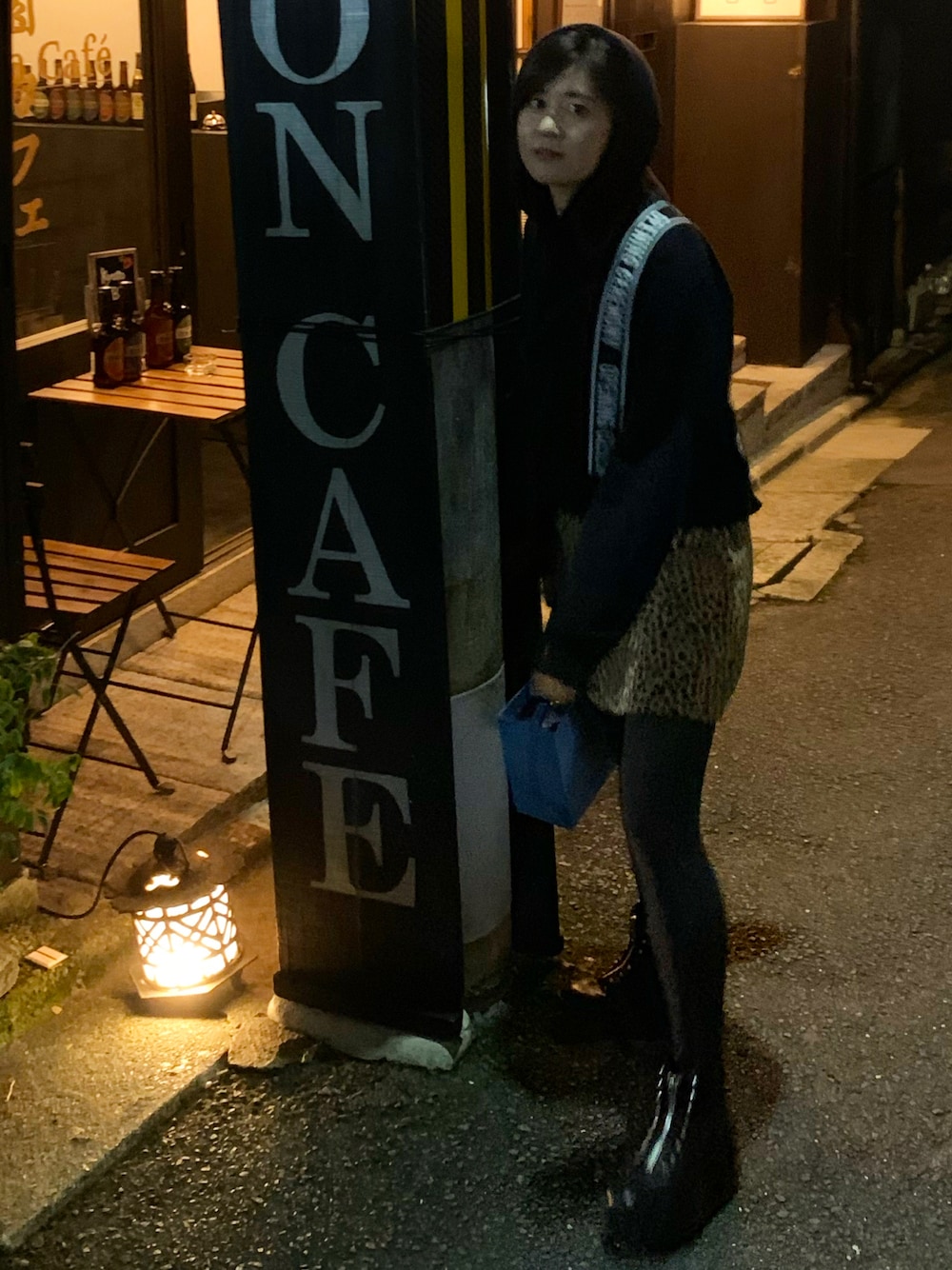 「おでかけコーデ、パーカー、スカートスタイル、冬、ショートブーツ、私の推しブランド、秋コーデ、冬コーデ、旅行、タイトスカート、レオパード」｜「H&Mのアイテム（ブーツ、ブラック系）」を使った、aiko.sさん（レディース・152cm）の冬コーディネートの1枚目の写真
