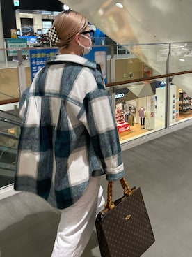 「FEKETE（フェケテ）のアイテム（スウェットパンツ）」を使った、KAOさん（レディース・154cm）の冬コーディネート