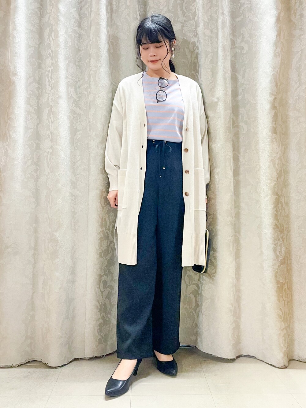 「春服デビュー宣言、シューラルー、シンプルコーデ、カーディガン、春コーデ、ボーダー、パンツスタイル、プチプラ、パンプス、ロングカーディガン、パープル、ピンク、プチプラコーデ、春カラー、今日のコーデ」｜「SHOO・LA・RUEの【気になるヒップ周りも安心◎】さらり綺麗なVネックカーディガン（カーディガン/ボレロ、ホワイト系）」を使った、かのさん（骨格ストレート・レディース・157cm）の春コーディネートの1枚目の写真