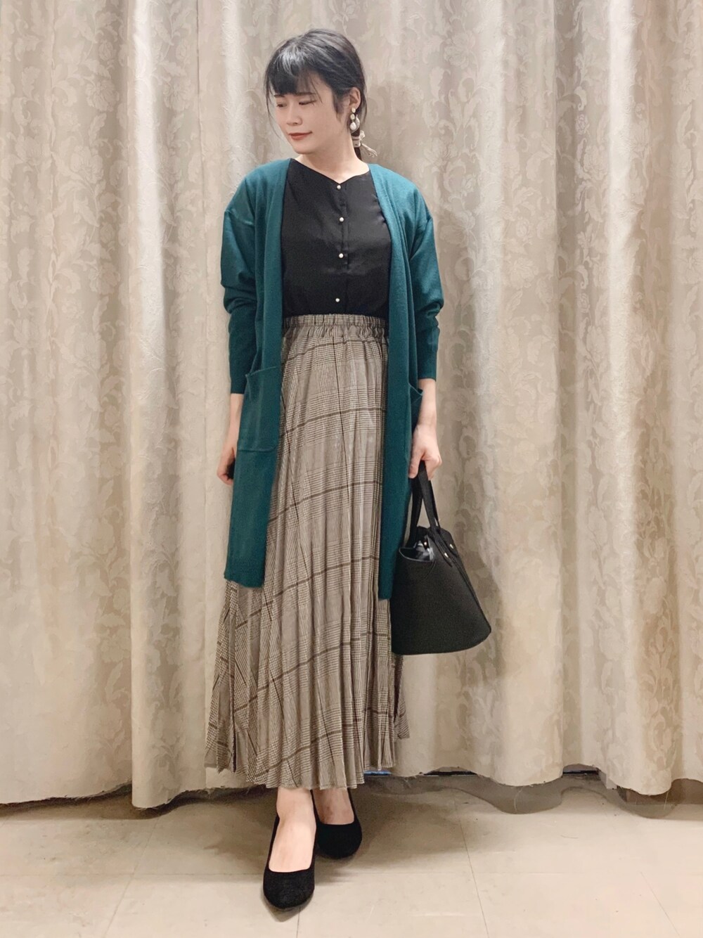 「チェック、カーディガン、ブラウス、スカート、きれいめコーディネート、休日スタイル、シューラルー、SHOO-LA-RUE、オトナ女子、DRESKIP」｜「SHOO・LA・RUEのもちもち トッパー カーディガン（カーディガン/ボレロ、グリーン系）」を使った、かのさん（骨格ストレート・レディース・157cm）の秋コーディネートの1枚目の写真