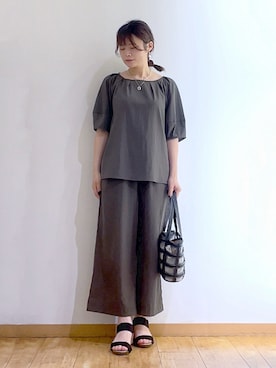 「SHOO・LA・RUE（シューラルー）の【S-LL/洗濯機可/セットアップ可】軽凛(かろりん) ひんやりタックブラウス（シャツ/ブラウス、ブラウン系）」を使った、かのさん（レディース・157cm）の夏コーディネート