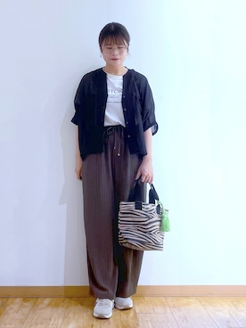 「SHOO・LA・RUE（シューラルー）の【洗濯機可/選べる6色】風合いを楽しむ 楊柳シアーゆったりドルマンブラウス（シャツ/ブラウス、ブラック系）」を使った、かのさん（レディース・157cm）の夏コーディネート