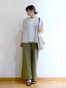 「SHOO・LA・RUE（シューラルー）の【洗濯機可/S-LL】大人の抜け感 ゆるっと5分袖シャツ（シャツ/ブラウス、ベージュ系）」を使った、かのさん（レディース・157cm）の夏コーディネート