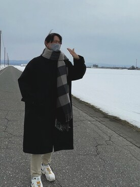「マフラーコーデ」｜「アイテム（ステンカラーコート）」を使った、おーみさん（メンズ・176cm）の春コーディネート