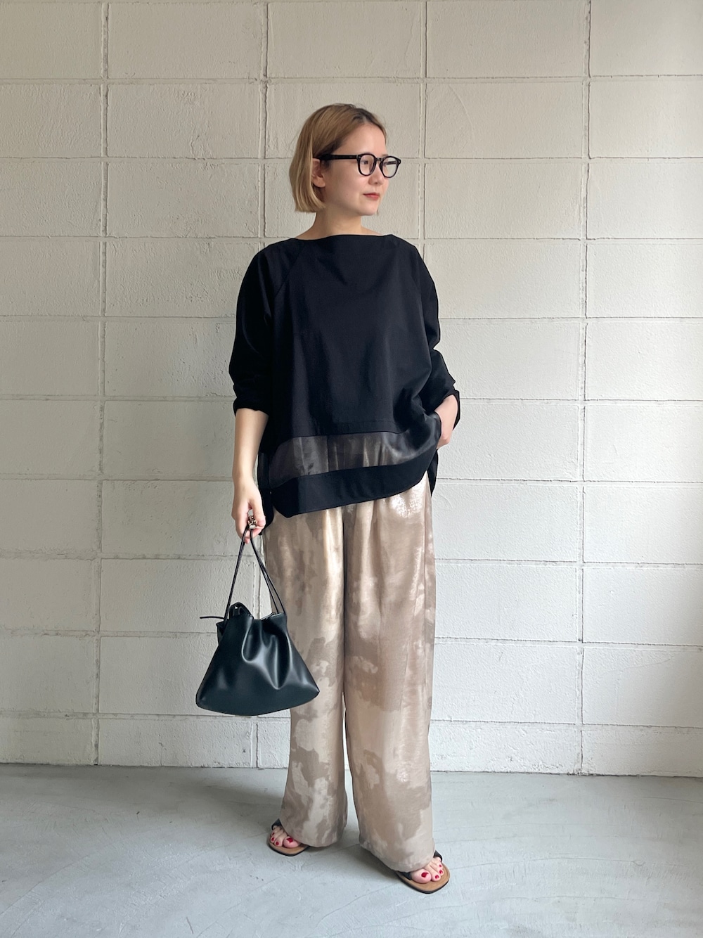 「春色、低身長、低身長コーデ、シャイニー、パンツスタイル」｜「Bou JeloudのＷシルケットシアーラインプルオーバー（Tシャツ/カットソー、ブラック系）」を使った、TSUKIさん（レディース・153cm）の春コーディネートの1枚目の写真