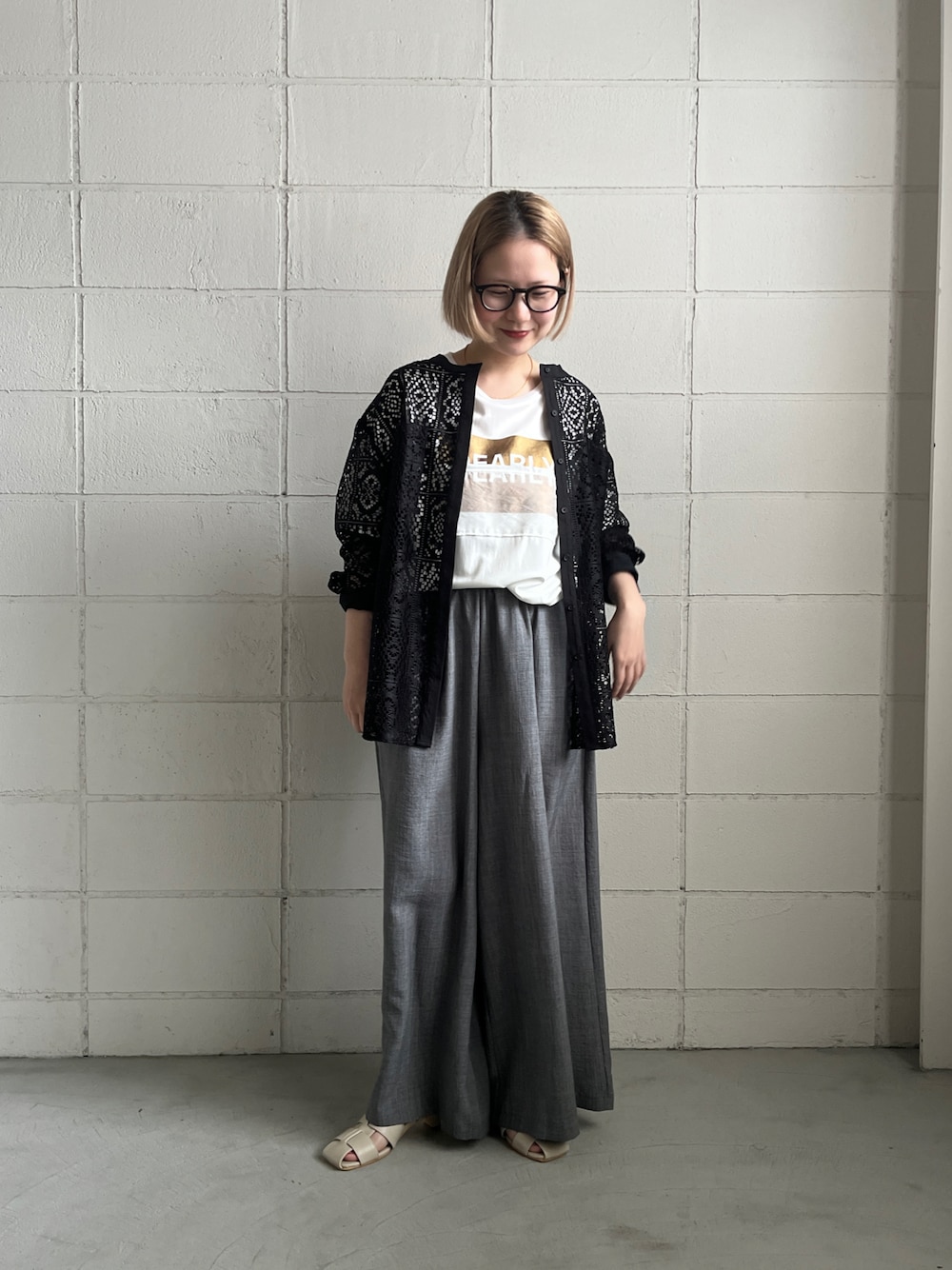「春コーデ、シアートップス、低身長、低身長コーデ」｜「Bou Jeloudの箔BOXロゴTEE（Tシャツ/カットソー、ホワイト系）」を使った、TSUKIさん（レディース・153cm）の春コーディネートの1枚目の写真