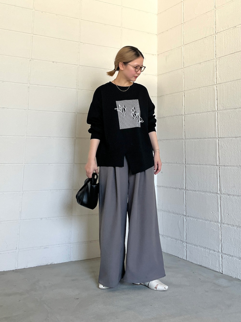 「Bou Jeloudのアートプリントトップス（Tシャツ/カットソー、ブラック系）」を使った、TSUKIさん（レディース・153cm）の春コーディネートの1枚目の写真