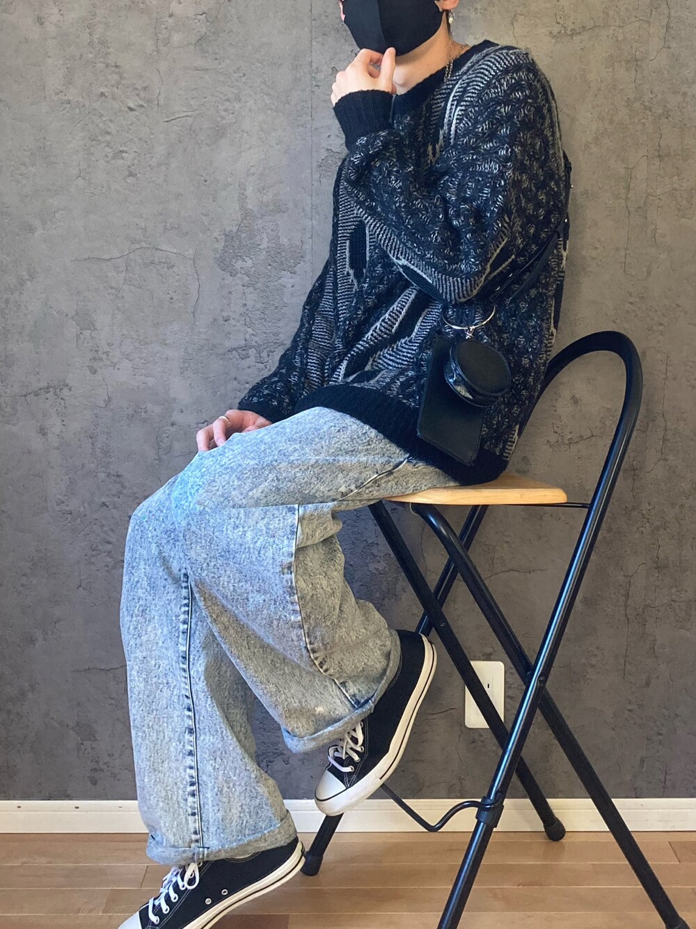 「冬、シンプル、休日スタイル、ビックシルエット、きれいめカジュアル、プチプラ、秋冬コーデ、大学生、ニット、デニム、ワイドデニム、着回しコーデ、マイベストコーデ2021、ootd」｜「epnokのリングショルダーBAG（ショルダーバッグ、ブラック系）」を使った、manamu さん（メンズ・186cm）の冬コーディネートの1枚目の写真