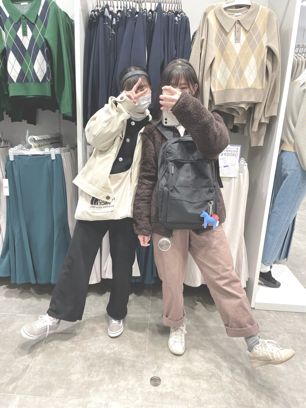 「UNIQLOのアイテム（ジャケット/アウター、ブラウン系）」を使った、ゆめあさん（レディース・158cm）の冬コーディネートの1枚目の写真