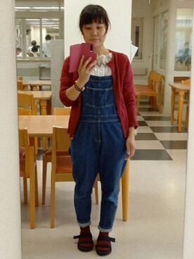 サロペット オーバーオールを使った 赤カーディガン の人気ファッションコーディネート 髪型 ロングヘアー Wear