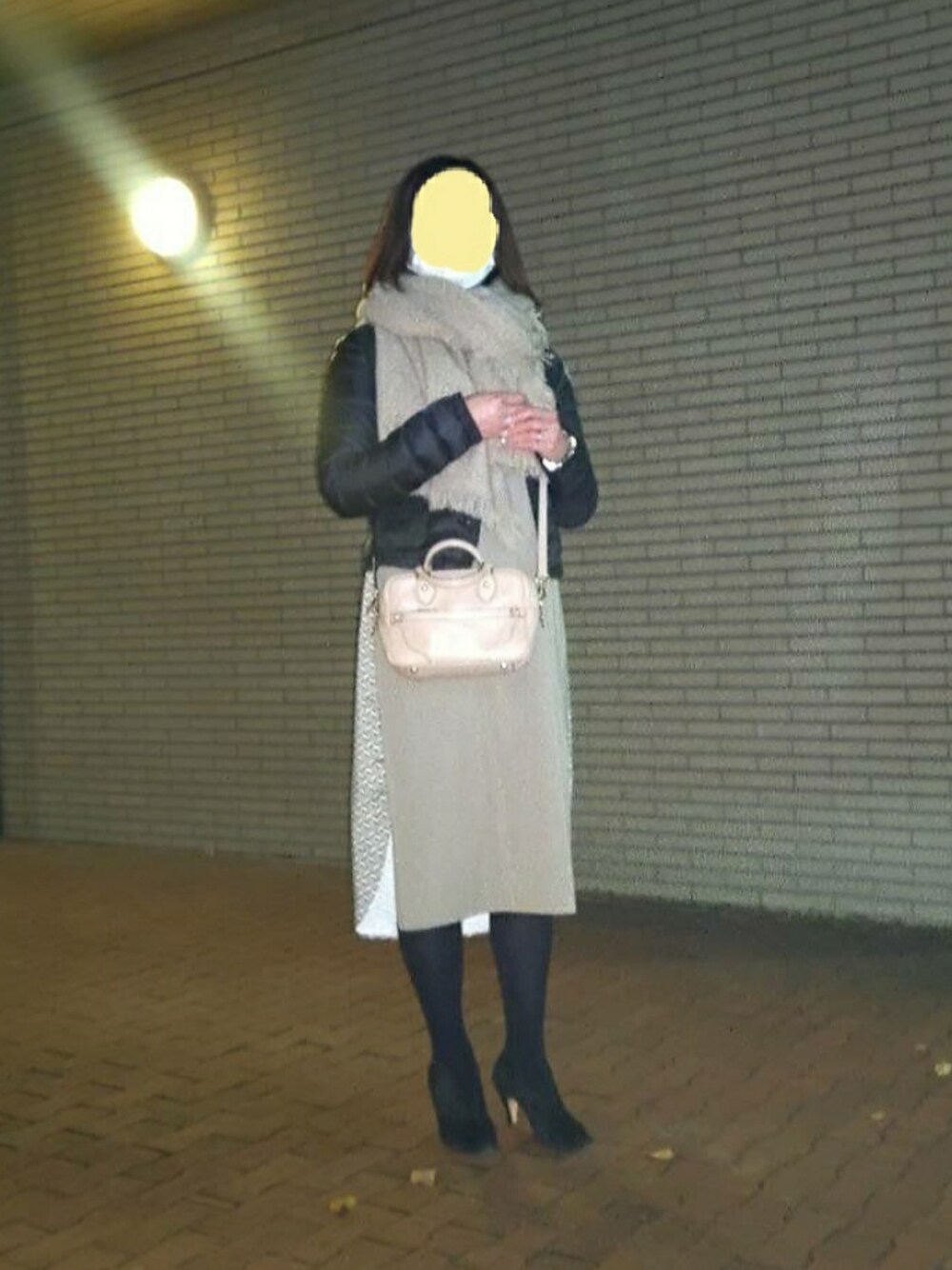 「休日スタイル、ワンピース、ショートダウン、オトナ女子、きれいめカジュアル、おしゃれさんと繋がりたい、ワントーンコーデ、大判ストール、カシミアストール、JOSEPH」｜「JOSEPHのアイテム（ストール/ショール、ベージュ系）」を使った、yukanjpwさん（レディース・166cm）の冬コーディネートの1枚目の写真