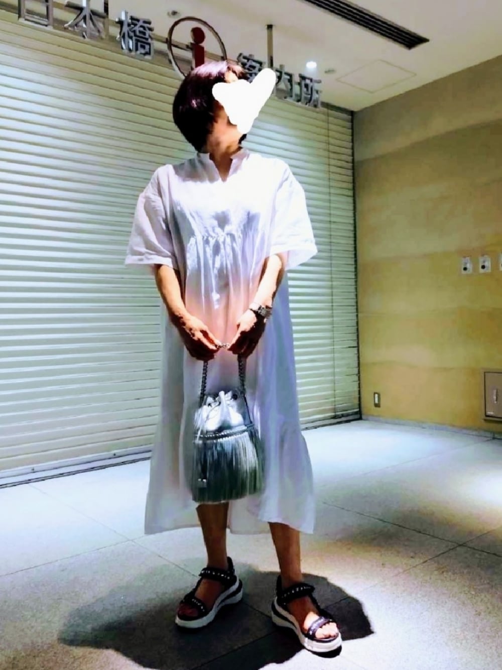 「休日スタイル、おでかけコーデ、おしゃれさんと繋がりたい、大人ガーリー、ワンピース、麻ワンピース、リネンワンピース、ホワイトコーデ、夏コーデ、夏のワントーンコーデ、高身長女子、シルバーバッグ、サマードレス、ホワイト」｜「normmentのアイテム（ワンピース、ホワイト系）」を使った、yukanjpwさん（レディース・166cm）の夏コーディネートの1枚目の写真
