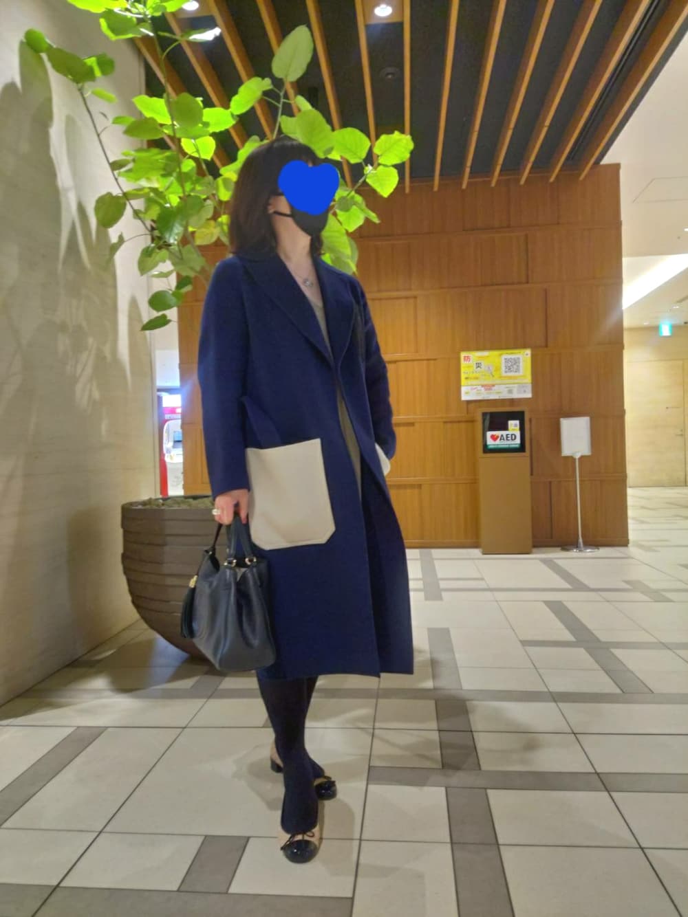 「おでかけコーデ、スカートスタイル、オトナ女子、大人女子、ロングコート、シンプルコーデ、高身長女子、お洒落さんとつながりたい、バレーシューズ、休日コーデ、ワンピース」｜「JOSEPHのアイテム（ステンカラーコート、ブルー系）」を使った、yukanjpwさん（レディース・166cm）の春コーディネートの1枚目の写真