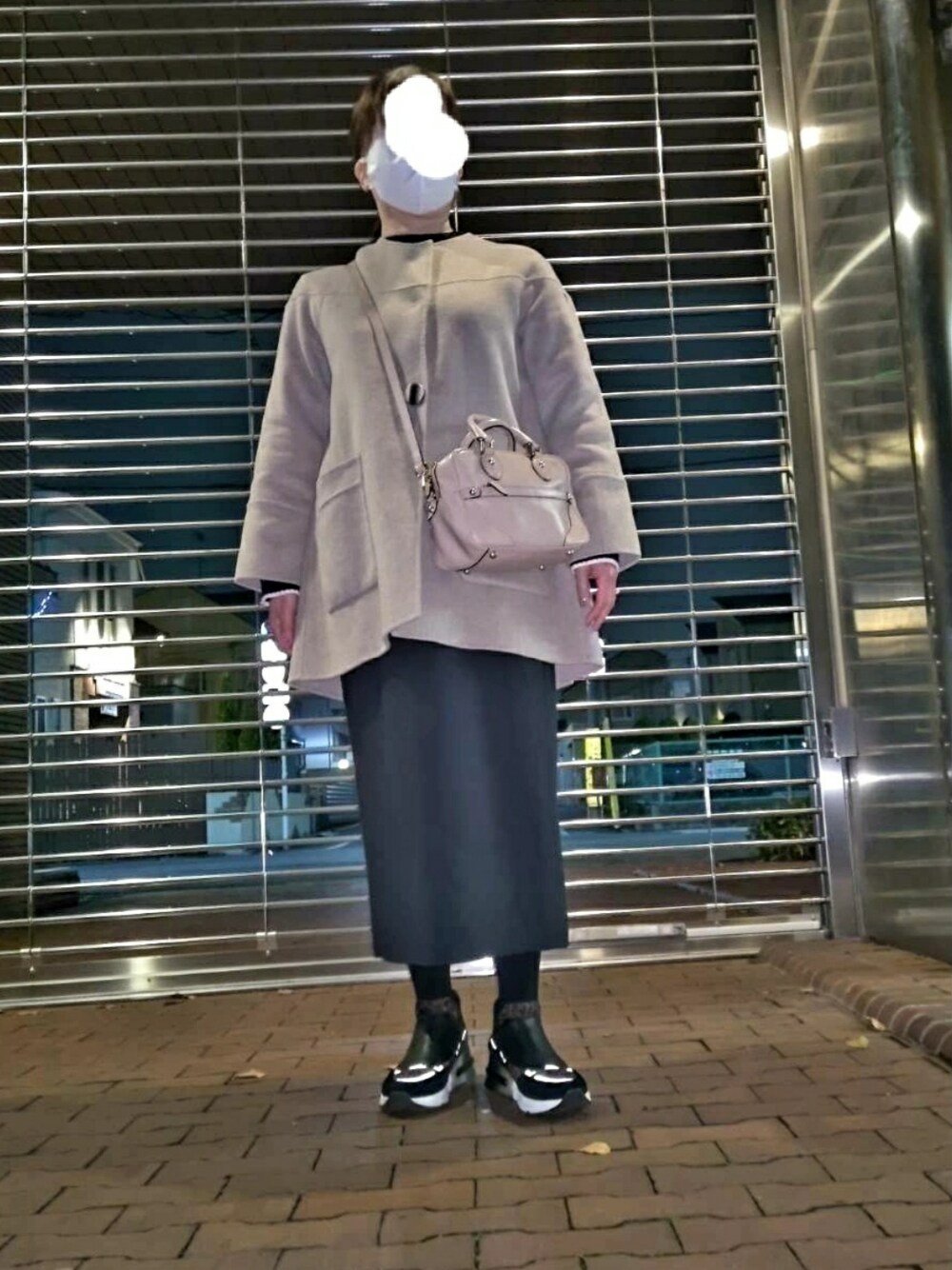 「ファストファッション、ZARA、ノーカラーコート、モノトーン、UNIQLO、ロングスカート、ロングタイトスカート、ご近所コーデ、休日コーデ、リラックスコーデ、高身長女子」｜「ZARAのアイテム（ノーカラーコート、ベージュ系）」を使った、yukanjpwさん（レディース・166cm）の秋コーディネートの1枚目の写真