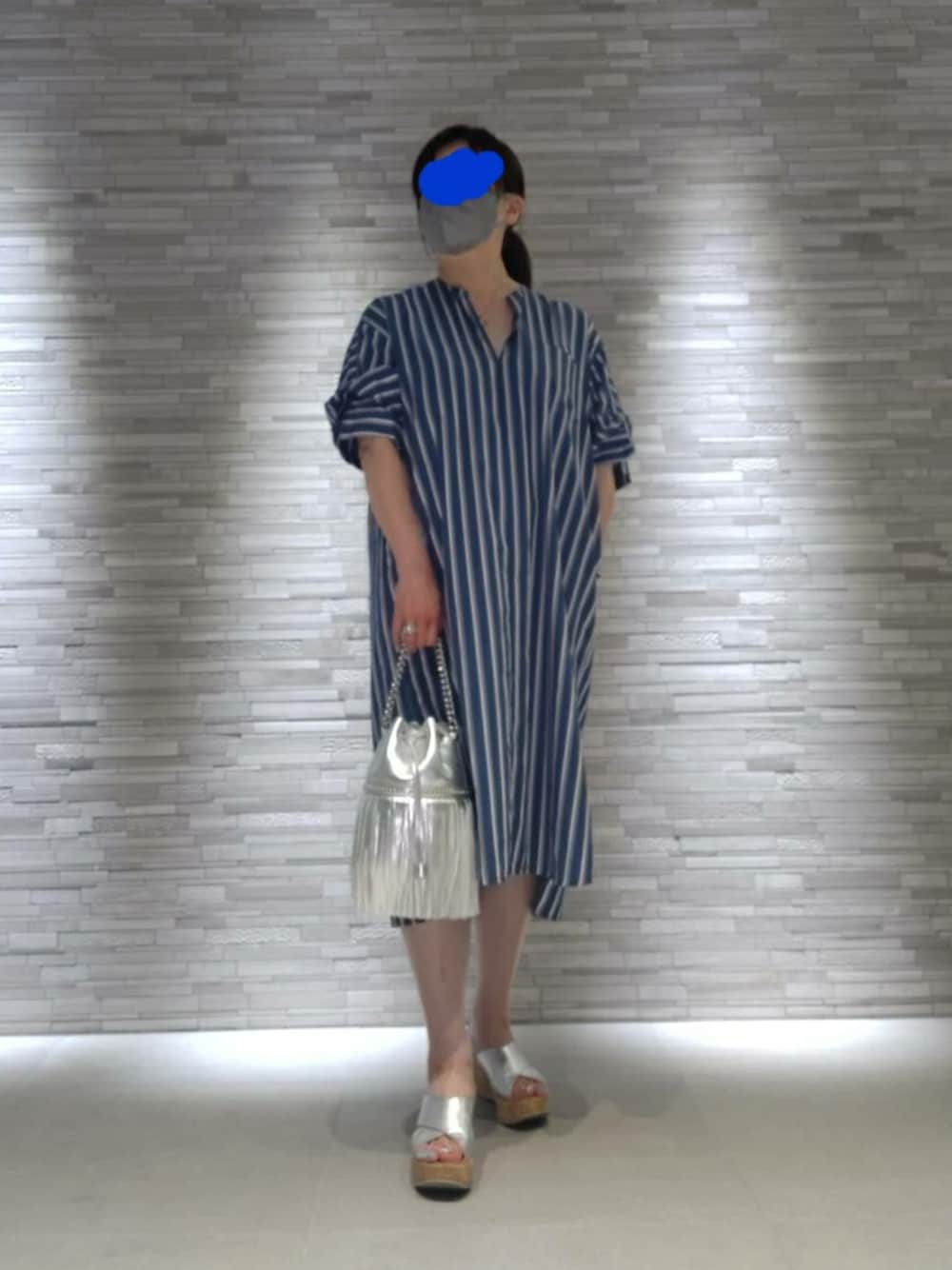 「シルバーサンダル、シルバーバッグ、ストライプワンピース、ストライプ、ワンピース、夏コーデ、ラクチンコーデ、大人女子、ワンピースコーデ、シンプルコーデ、高身長女子、厚底サンダル、おしゃれさんと繋がりたい」｜「TICCAのアイテム（ワンピース、ブルー系）」を使った、yukanjpwさん（レディース・166cm）の夏コーディネートの1枚目の写真