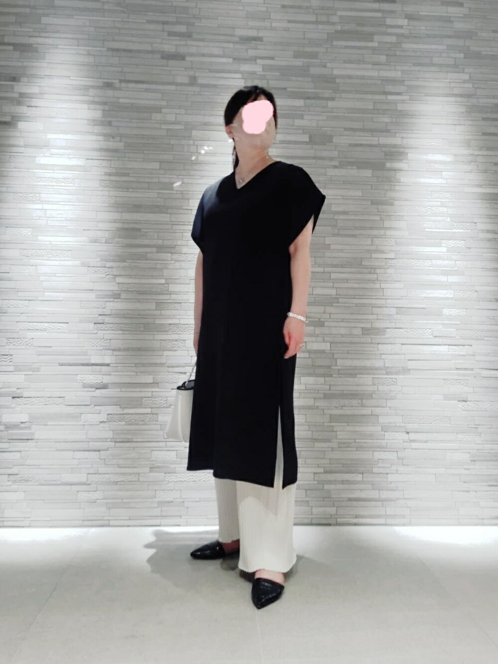「モノトーン、モノトーンコーデ、大人女子、大人コーデ、おしゃれさんと繋がりたい、高身長女子、ニットパンツ、リブパンツ、ブラックワンピース、ホワイトパンツ、通勤コーデ」｜「JOSEPHのアイテム（ワンピース、ブラック系）」を使った、yukanjpwさん（レディース・166cm）の夏コーディネートの1枚目の写真