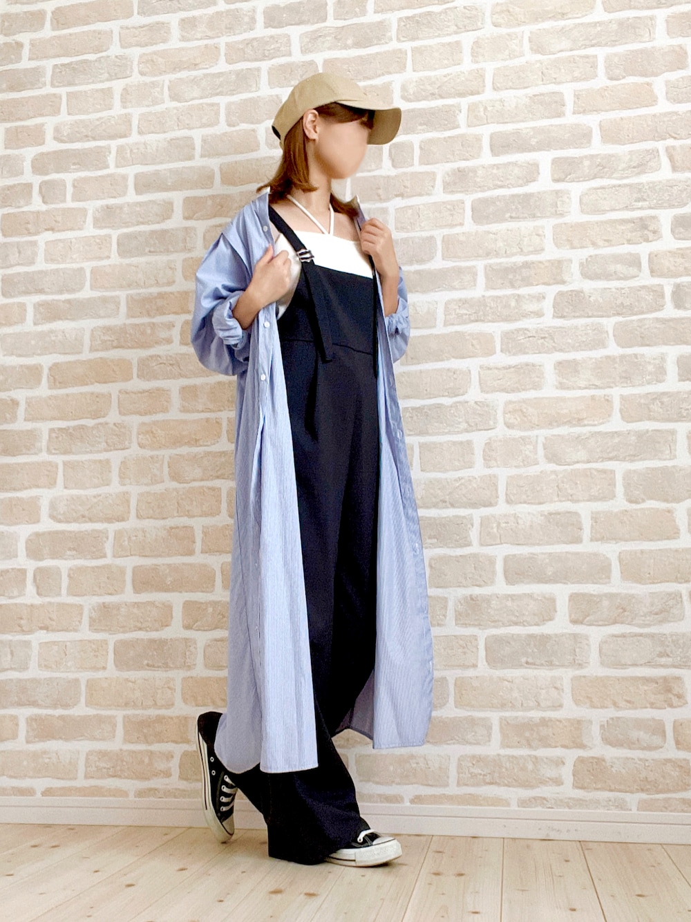 「きれいめカジュアル、秋服準備はじめました、お出かけコーデ、休日スタイル、コンバース、キャップ、サロペット、ワンピース、シャツワンピ、プチプラ、低身長コーデ、シャツスタイル、黒」｜「GUのアイテム（サロペット/オーバーオール、ブラック系）」を使った、asu＊さん（レディース・155cm）の秋コーディネートの1枚目の写真