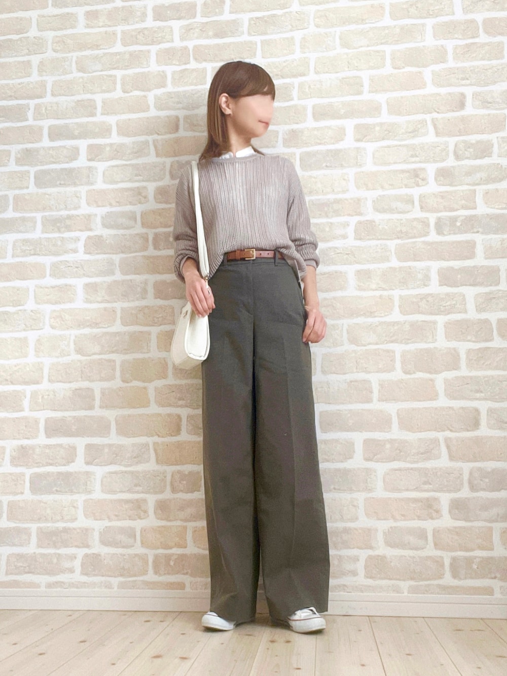 「きれいめカジュアル、ワイドパンツ、お出かけコーデ、休日スタイル、シンプルコーデ、カーキ、春コーデ、UNIQLO、ユニクロ、プチプラ、低身長コーデ」｜「UNIQLOのアイテム（ニット/セーター、ベージュ系）」を使った、asu＊さん（レディース・156cm）の春コーディネートの1枚目の写真