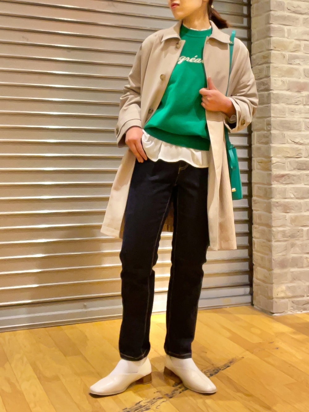 「デニム、カジュアル、レイヤードスタイル、春アウター、休日コーデ、パンツスタイル、シンプルコーデ、春カラー、春コーデ」｜「ROPE' PICNICの【お仕事にも】ストレッチデニムストレートパンツ（デニムパンツ、ブルー系）」を使った、Yuriさん（レディース・159cm）の春コーディネートの1枚目の写真
