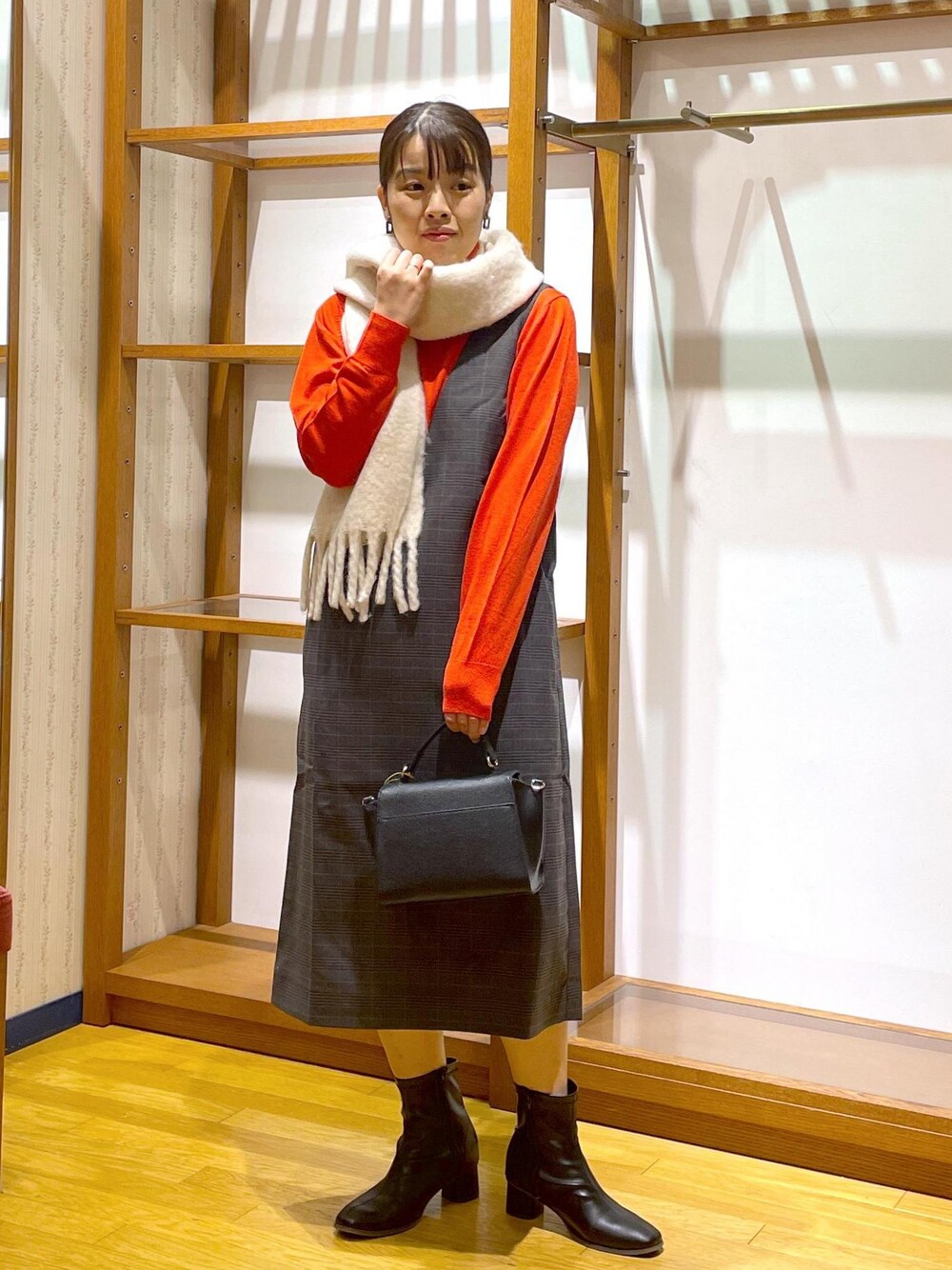 「大人カジュアル、きれいめカジュアル、きれいめコーデ、甘めコーデ、甘めカジュアル、お出かけコーデ、休日スタイル、冬コーデ、帰省、帰省コーデ、年末年始、ニット、タートルネックニット、タートルネック、カラーニット」｜「ROPE' PICNICのソフトストレッチブーツ（ブーツ、ブラック系）」を使った、Yuriさん（レディース・159cm）の冬コーディネートの1枚目の写真